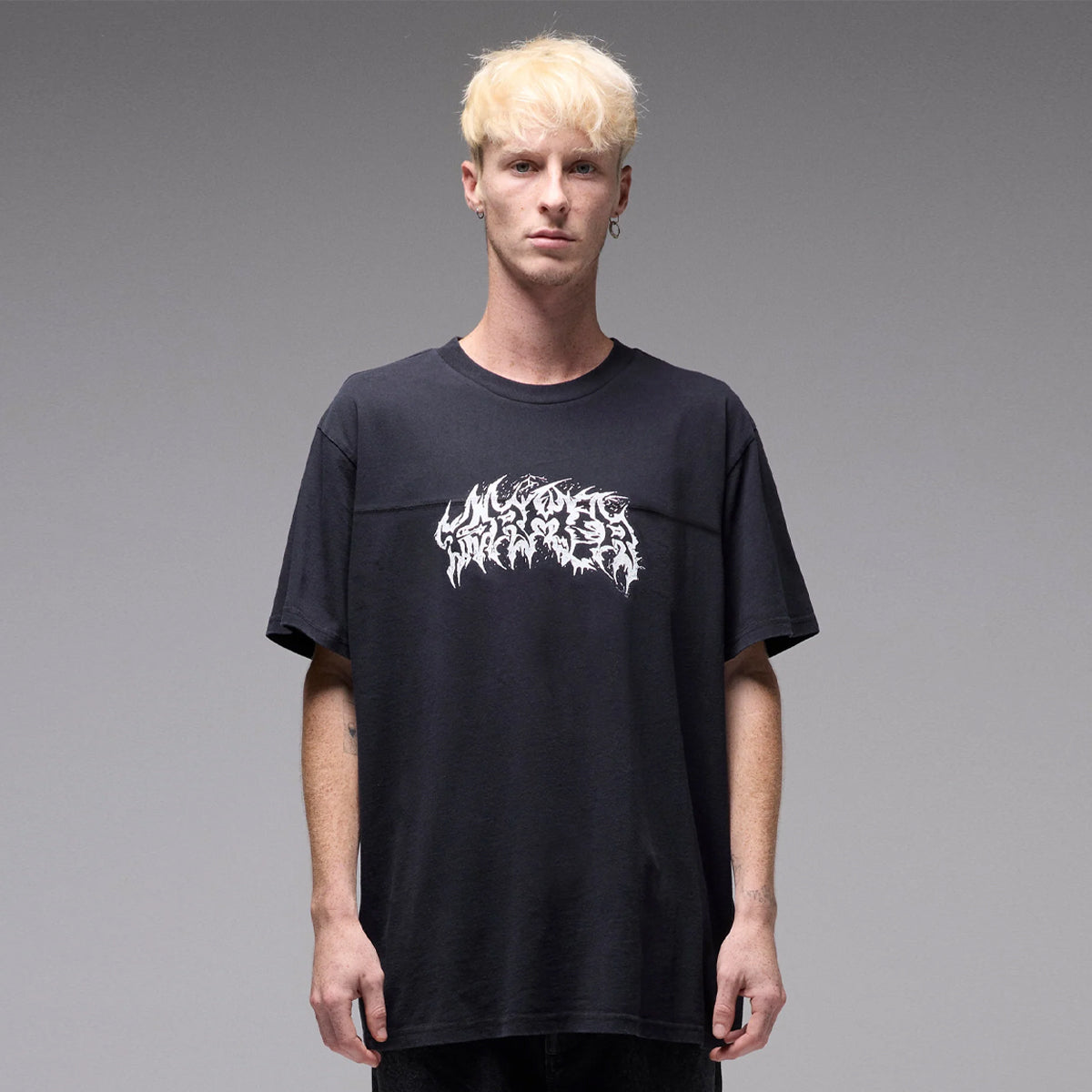 Polera FORMER Praise Washed Black (PV)