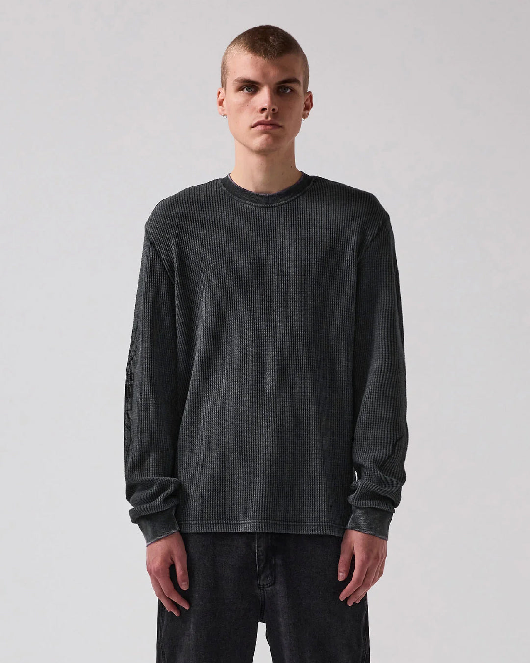 Polera Scrawl Waffle LS Negro Lavado